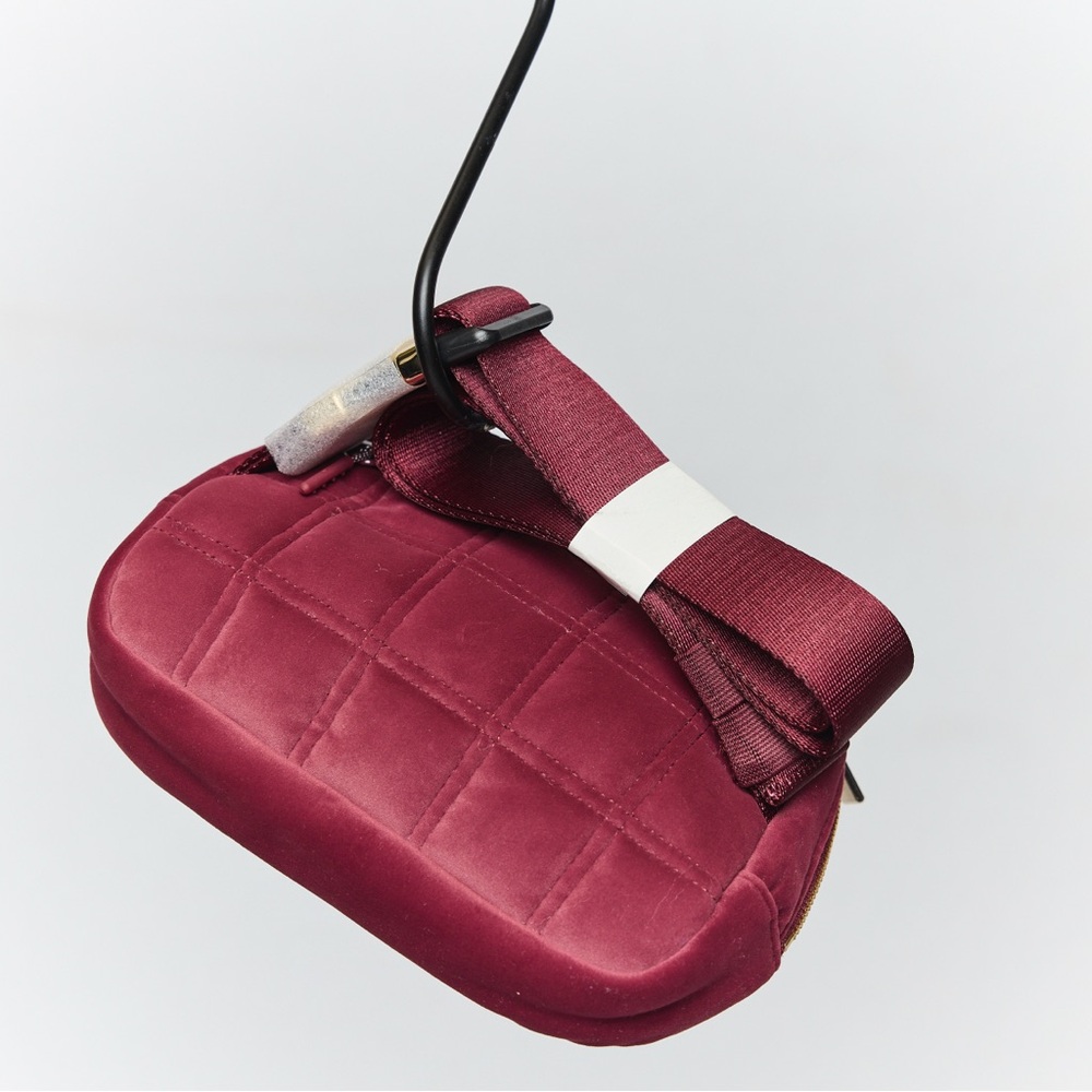 Lululemon Velour Belt Bag Burgundy NWT - Picture 2 of 10